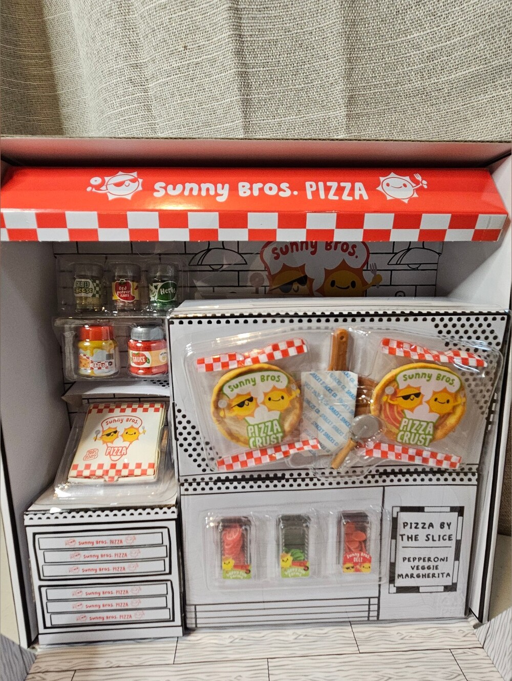 New MGA’s mini verse make it mini pizza party 30+ pieces New in manufacturer box - Picture 4 of 6
